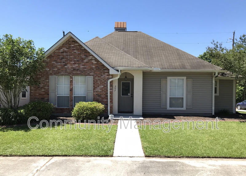 Baton Rouge House: 202 Springhaven Dr