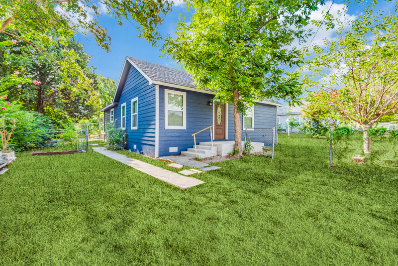 Dallas House: 9214 Metz Ave