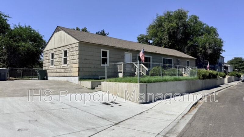 Richland Condo: 1209 Stevens Dr.
