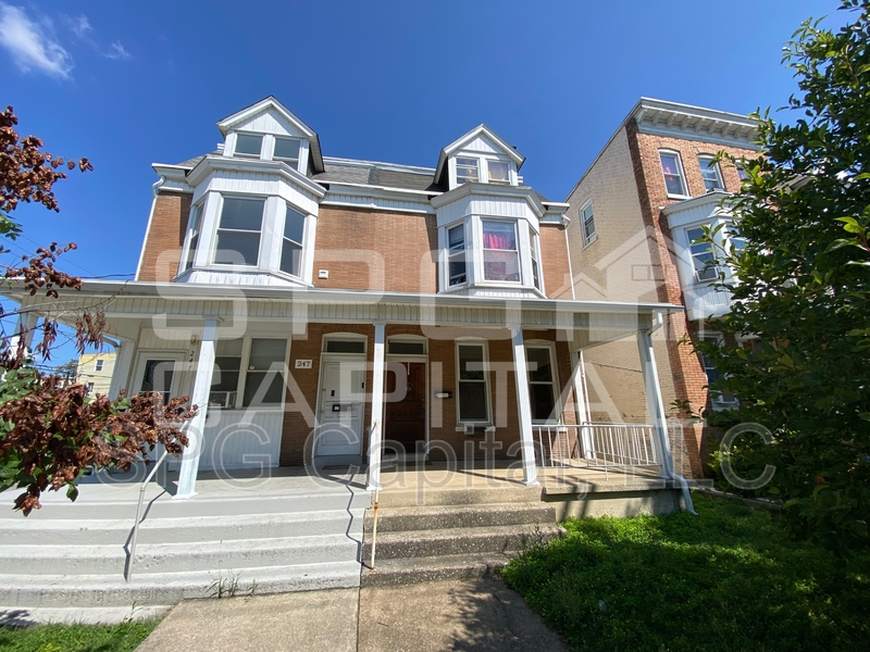 York Condo: 245 W Jackson St - A