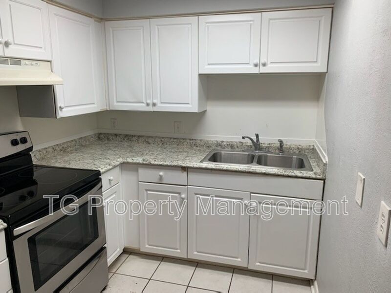 Jacksonville Beach House: 402 Lower 8th Ave South