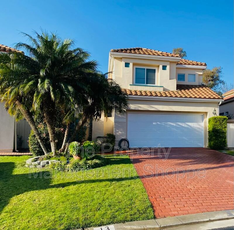 Ventura House: 13 Azusa Avenue