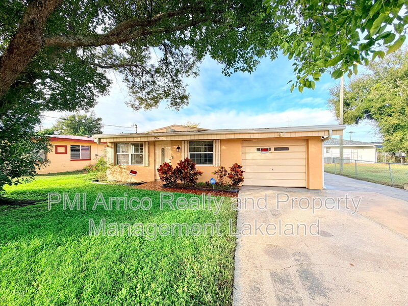 Winter Haven House: 2265 3rd St NE