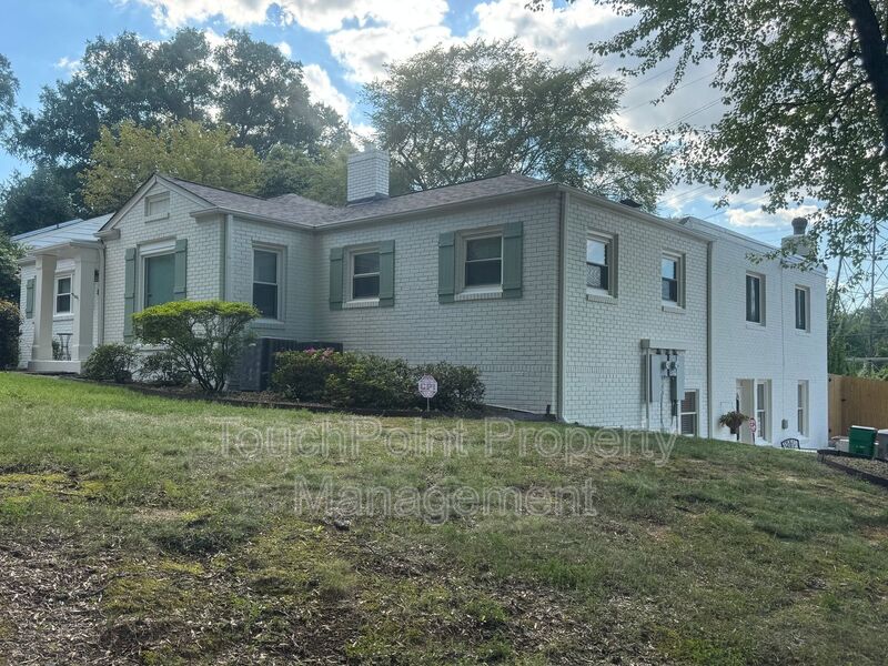 Charlotte Condo: 340 Hollis Rd.