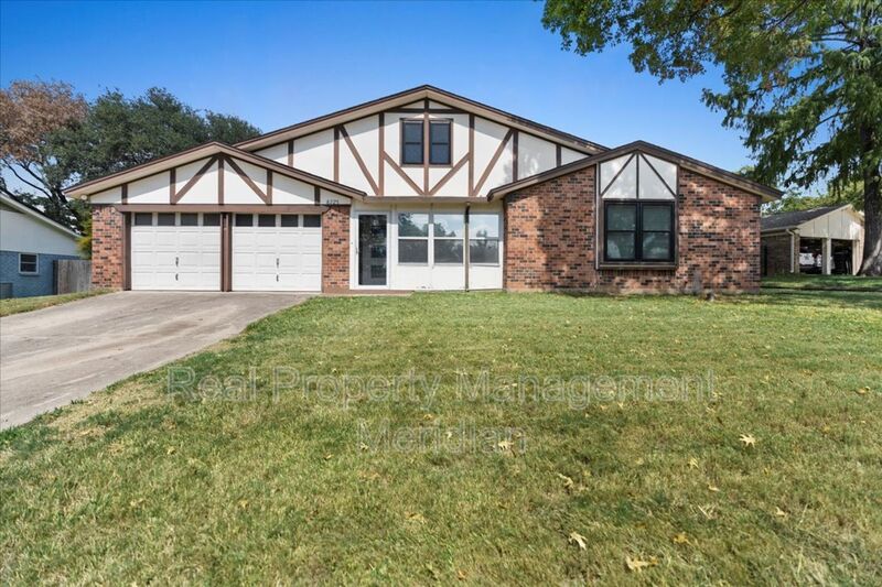 North Richland Hills House: 8725 Irongate Dr