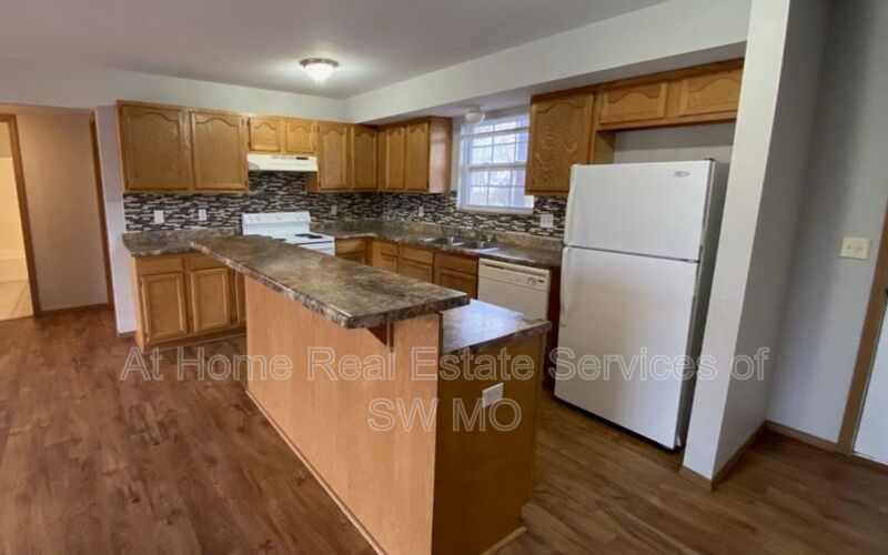 Springfield Condo: 858 S Campbell
