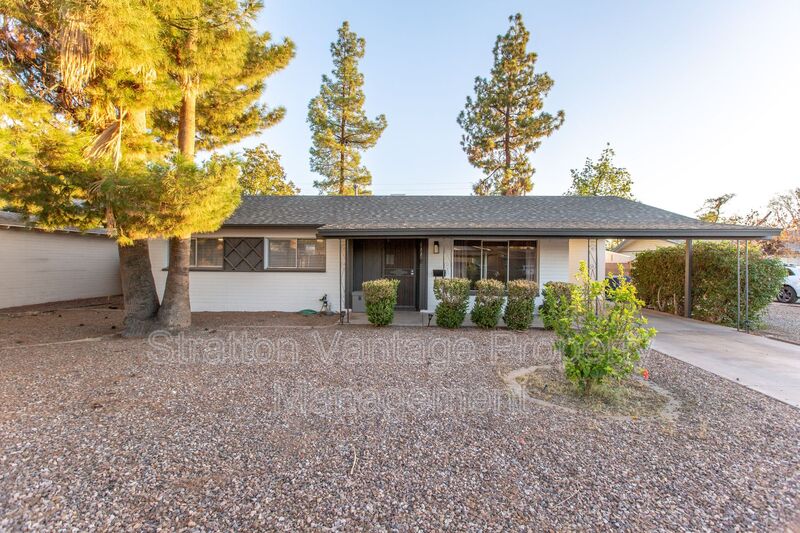 Tempe House: 111 E Manhatton Dr