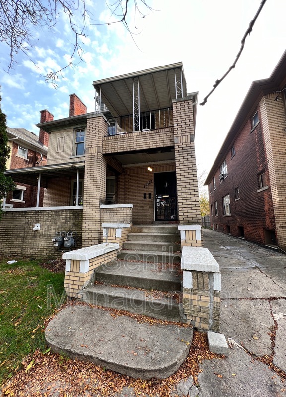 Detroit House: 2475 Gladstone St