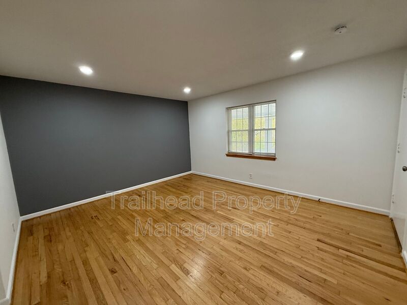 Kansas City House: 6417 Brookside Rd