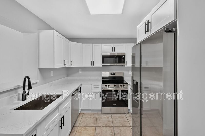 Riviera Beach House: 1037 W 28Th St