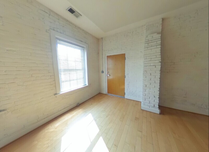 Richmond Condo: 301 Goshen Street