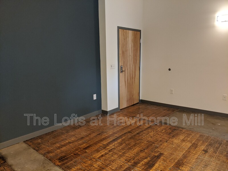 Charlotte Apartment: 1101 Hawthorne Ln