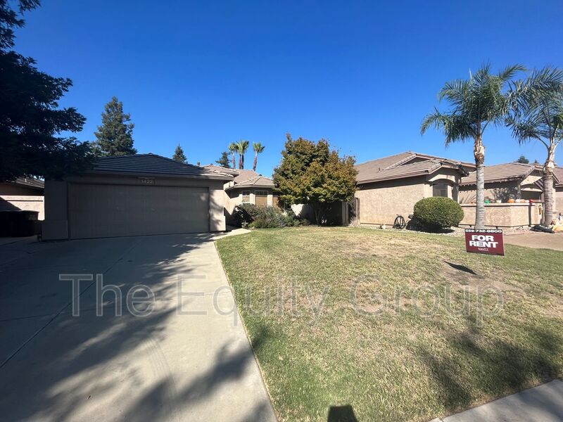 Visalia House: 1422 East Mesa Ct