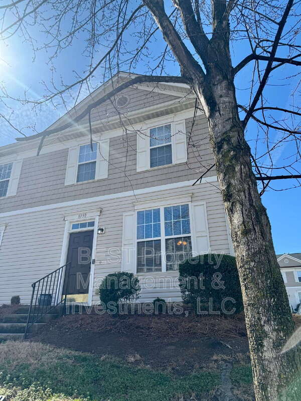 Charlotte Townhome: 8130 Kings Creek Dr