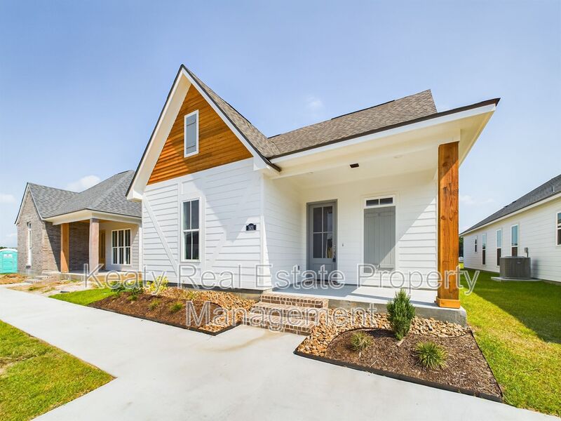 Lafayette House: 501 Flores Court
