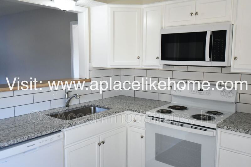 Olathe Condo: 912 S Edgebrook St