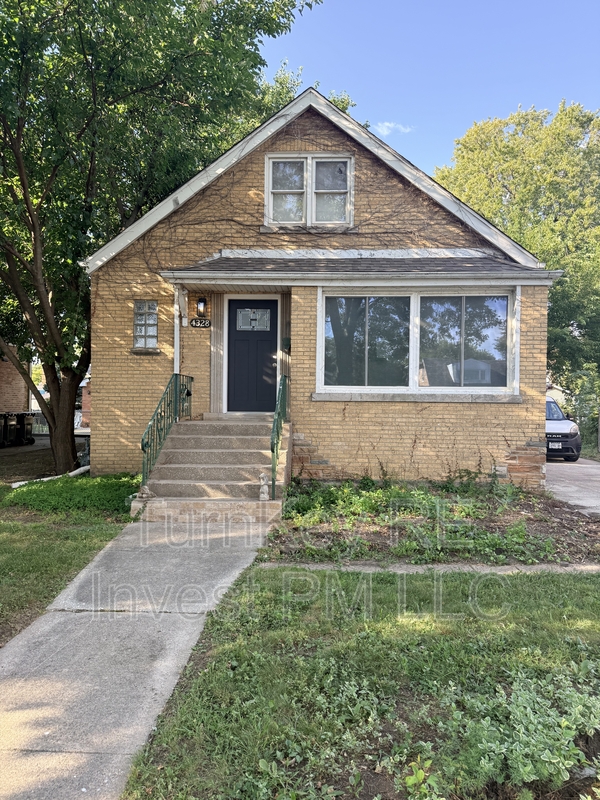 Oak Lawn House: 4328 West 109th Street