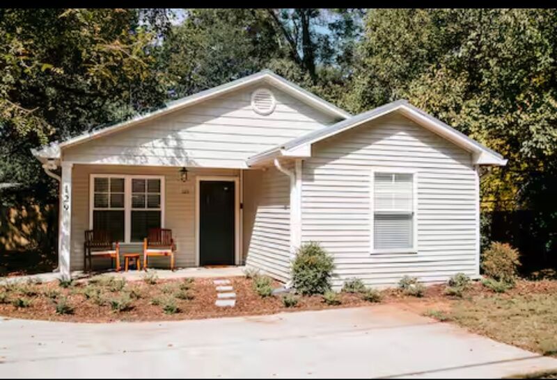 Athens House: 129 N Peter St