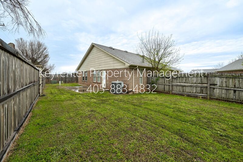 Yukon House: 13313 SW 2nd Ter