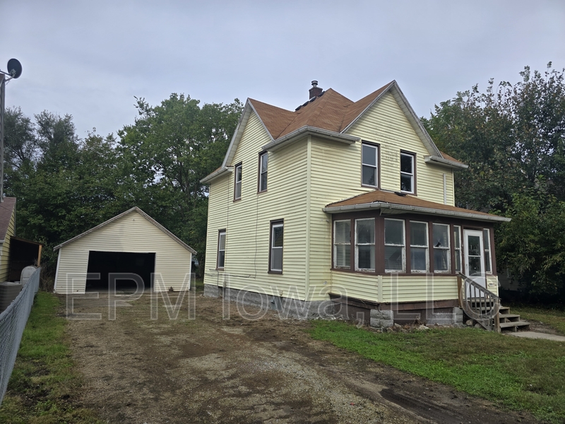 Waterloo House: 407 Reed Street