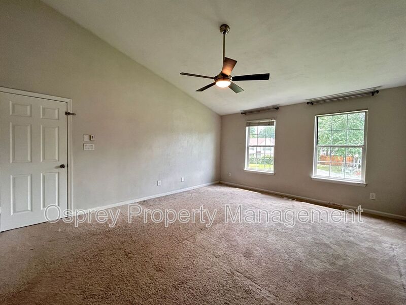 Spacious & Updated 4-Bedroom Gem in the Heart of Chesapeake! – ASK ABOUT OUR ZERO DEPOSIT! - Photo 11