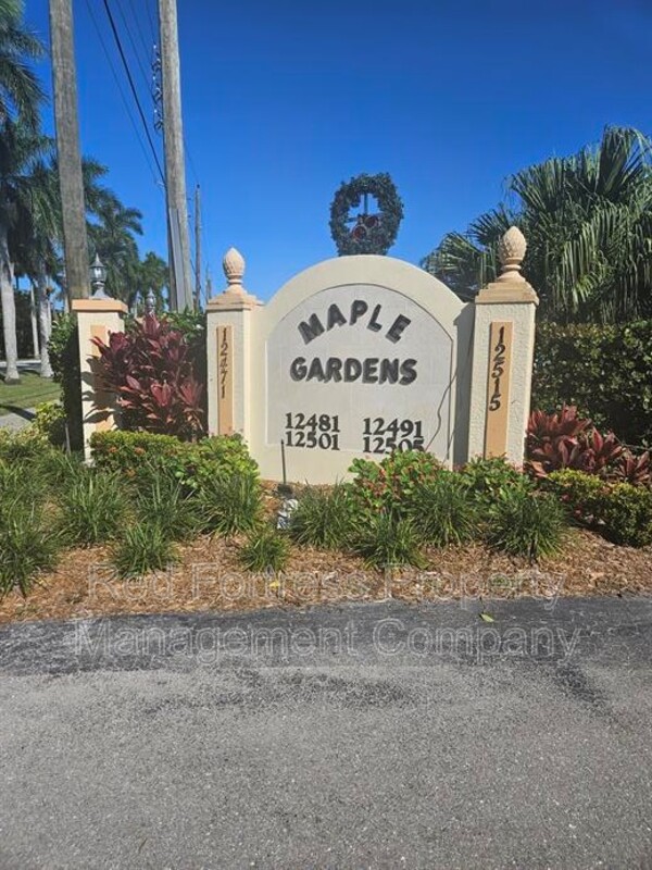 Fort Myers House: 12501 McGregor Blvd