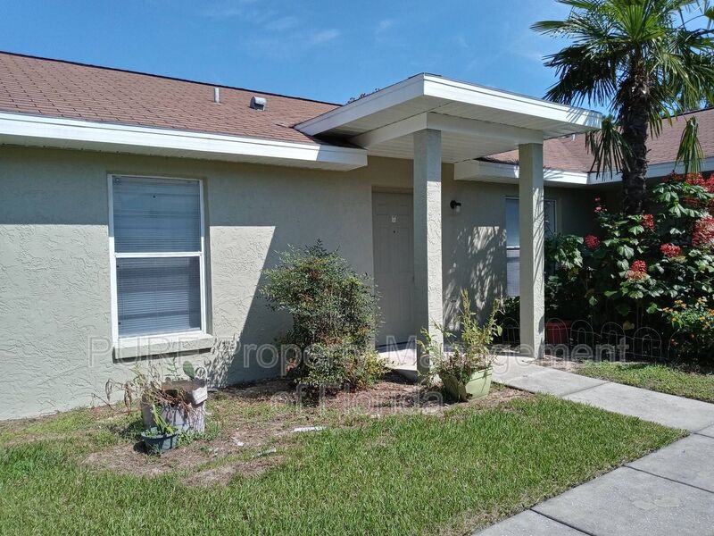 Ocala House: 7455 Midway Terrace