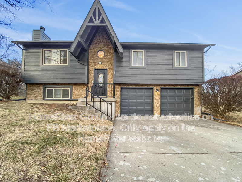 Lees Summit House: 2112 SE 3rd St