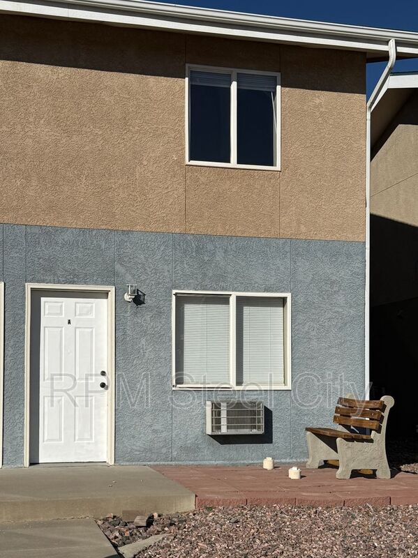 Pueblo House: 1717 Oakshire Ln