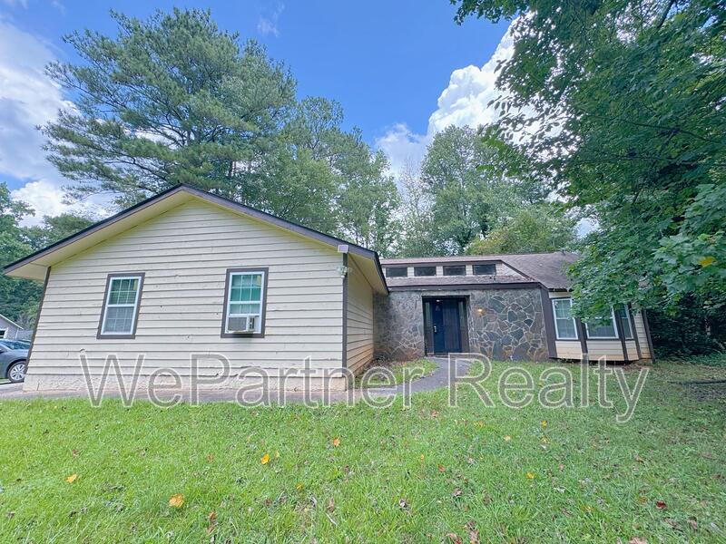 Riverdale House: 7416 Dartmouth Ct
