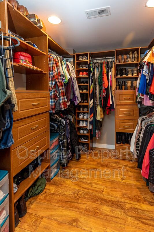 Spacious 4 Bedroom 3 Bath Home  - Photo 15