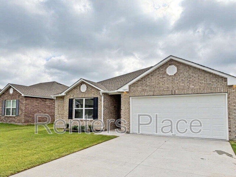 Broken Arrow House: 7209 South Maple Avenue