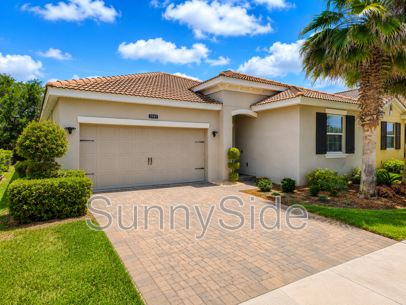 Davenport House: 1047 Oak Bluff Dr