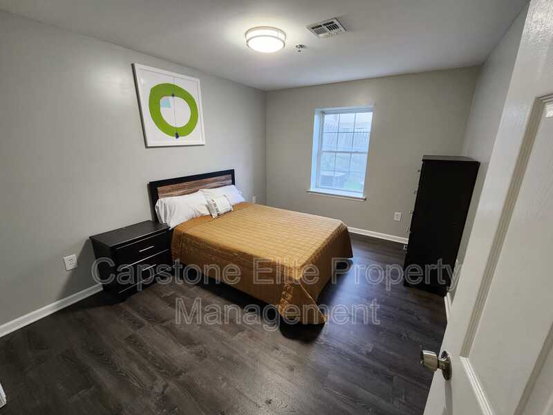 Rental Photo of 161-163 Sussex Ave, First Floor, 1 - 1 Standard Corner Wood