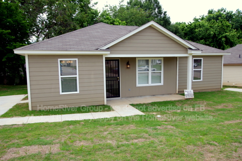 Memphis House: 2975 Lake Park Rd