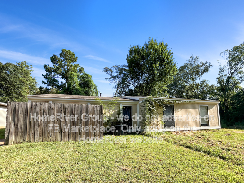 Memphis Townhome: 2076 Jan Dr