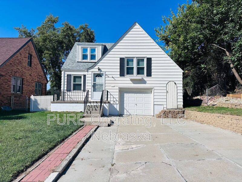 Omaha House: 830 S 54th St