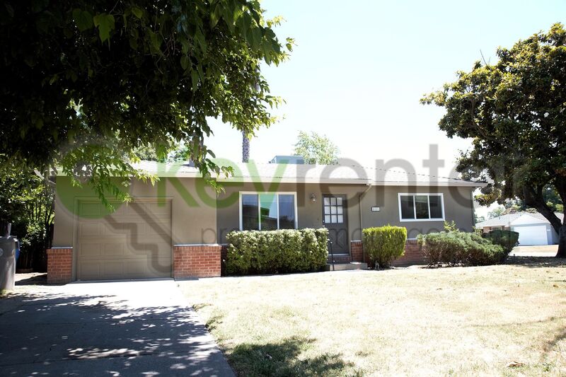 Sacramento House: 5121 Da Rosa Dr
