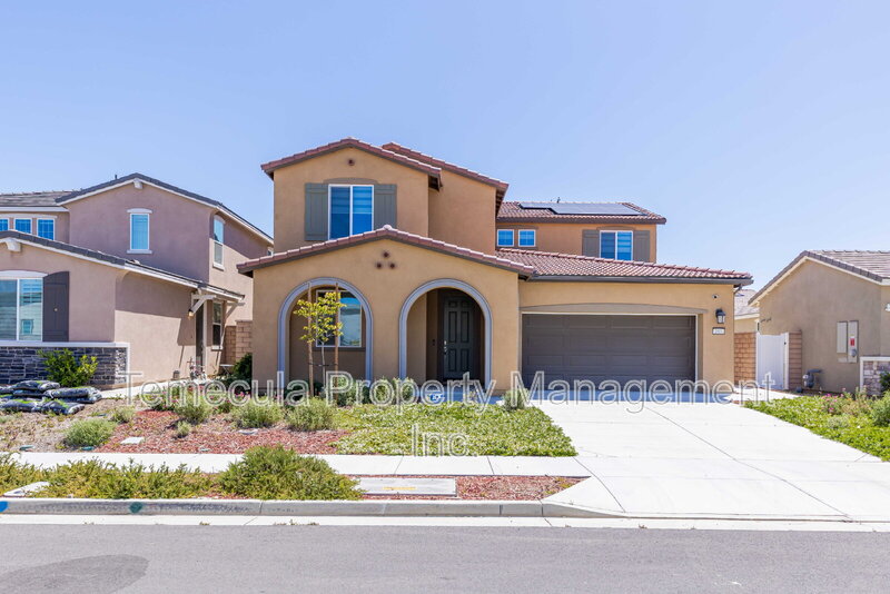 Hemet House: 1816 Tapaderos St