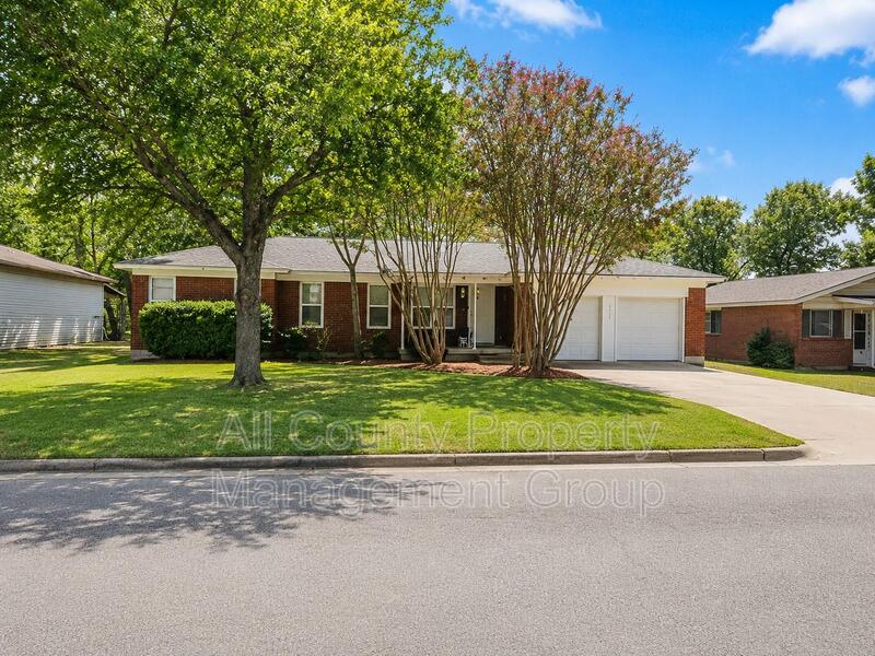 Haltom City House: 5016 Sabelle Lane
