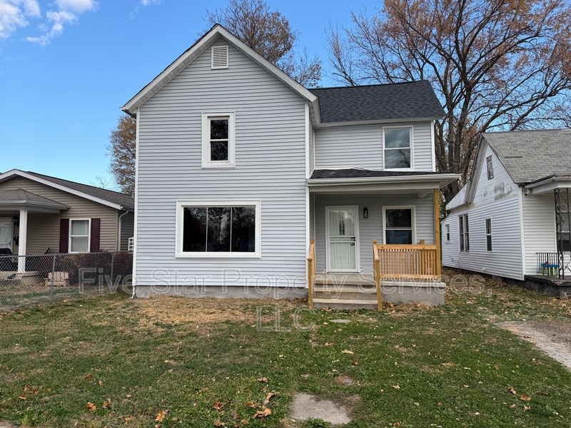 Springfield House: 1513 E Edwards St