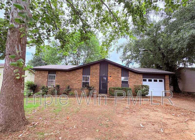 Sherwood House: 220 Randall Drive