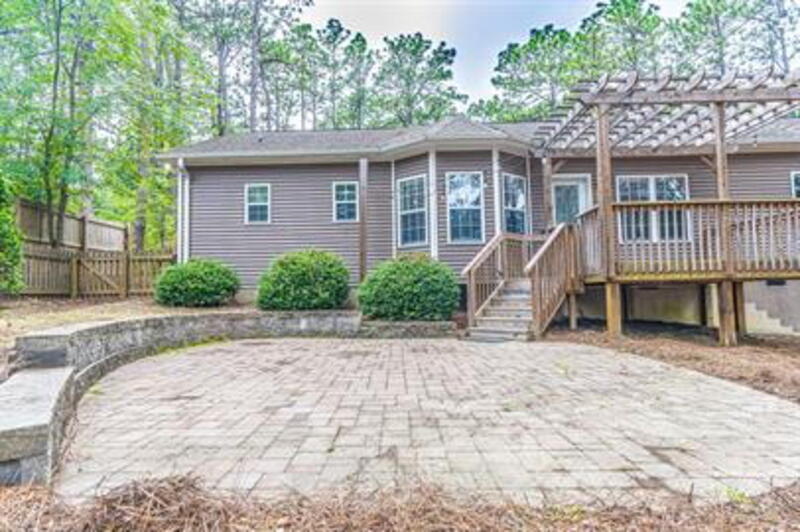 Southern Pines House: 465 Crestview Road
