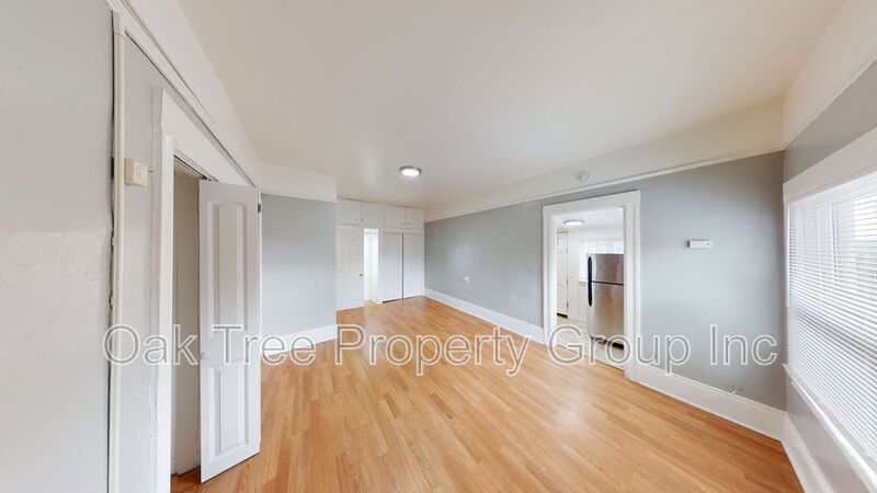 Oakland House: 1832 Fruitvale Avenue