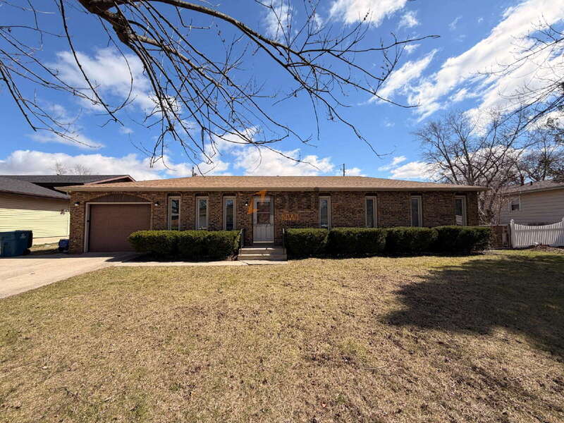 Crown Point House: 9537 Arthur Street