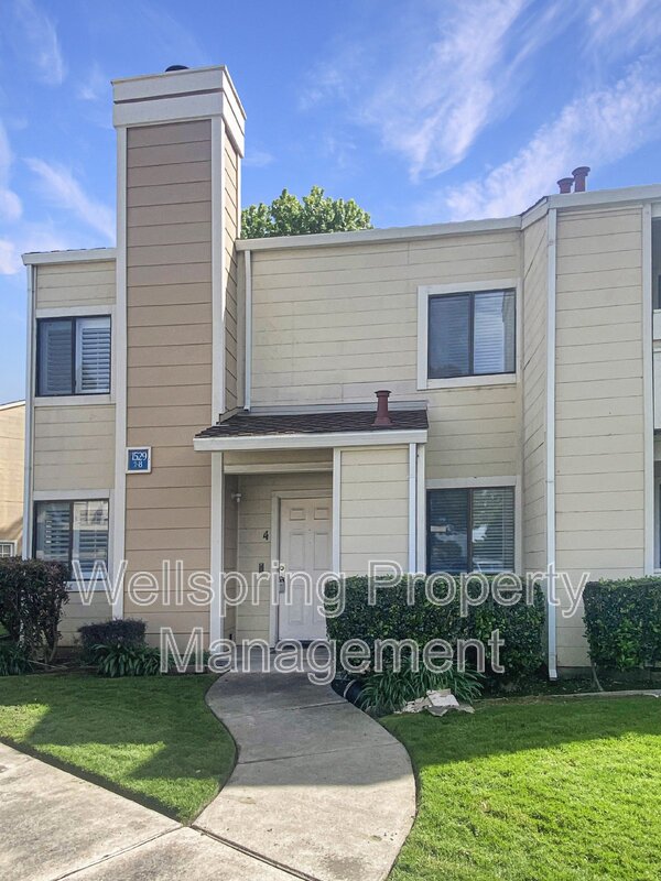 Stockton Condo: 1529 Pyrenees Ave
