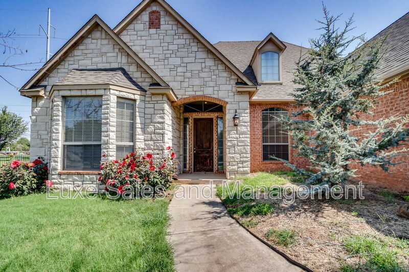 Edmond House: 3341 Heritage Green Circle