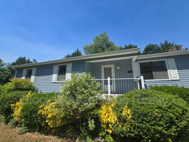 Trinity House: 3945 Woodcrest St