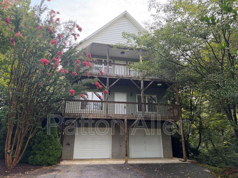 Alexander House: 59 Kelly Fields Dr