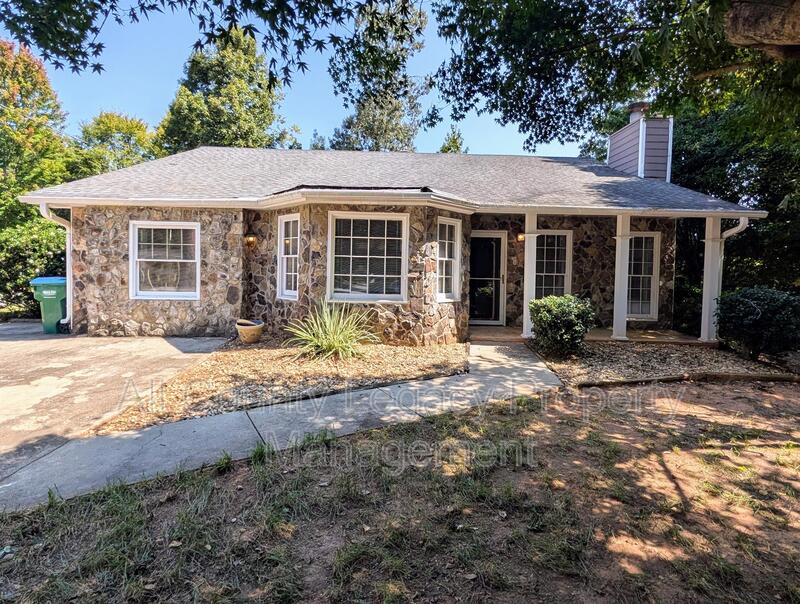 Snellville House: 2736 Olde Gate Ct